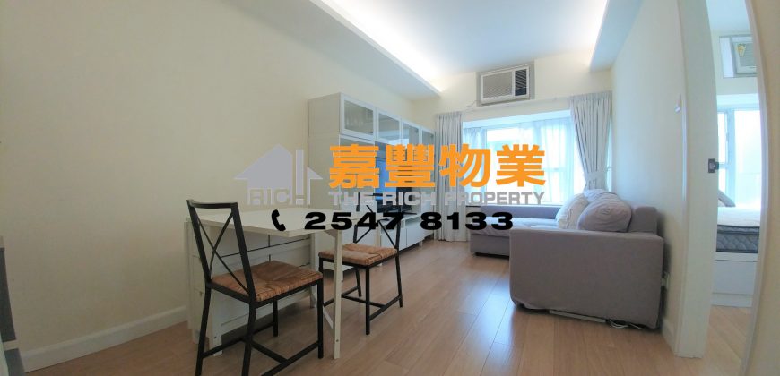 Lechler Court – Spacious bedroom and living room in famous school zone