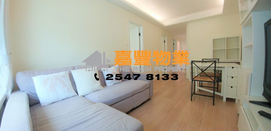 Lechler Court – Spacious bedroom and living room in famous school zone