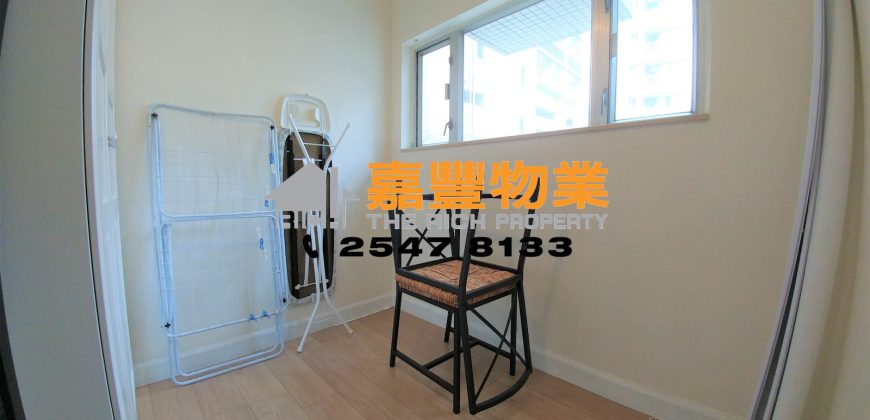 Lechler Court – Spacious bedroom and living room in famous school zone