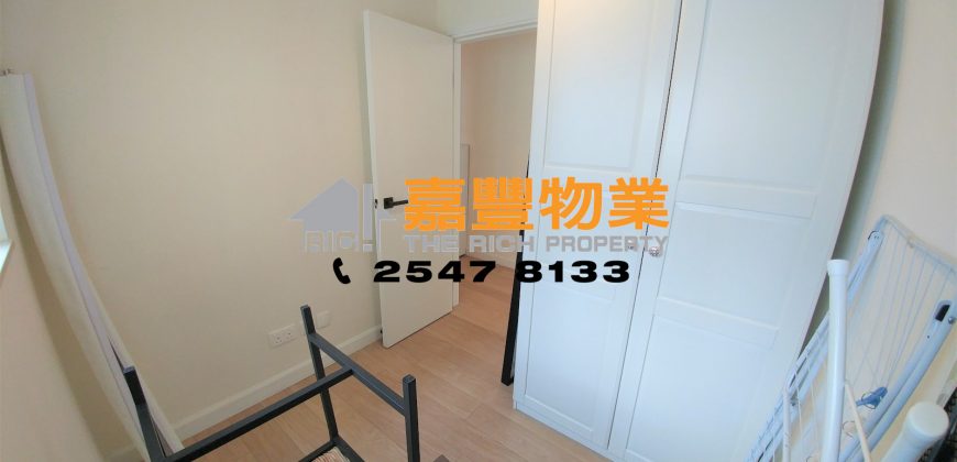 Lechler Court – Spacious bedroom and living room in famous school zone