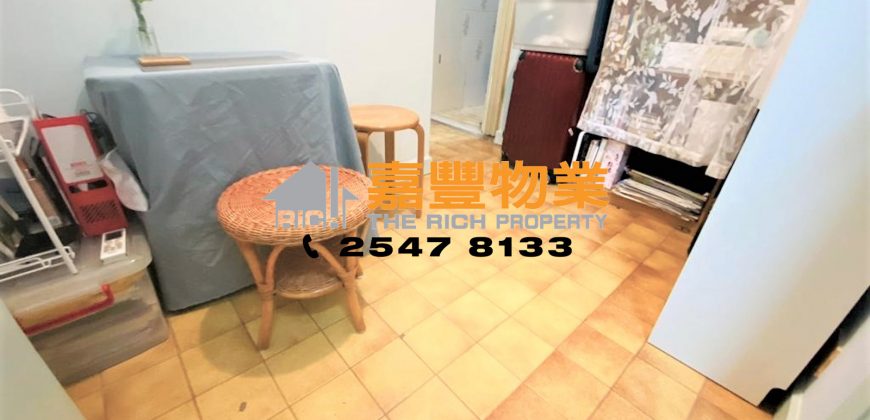 Wing Wah Building – Next to MTR station, access to anywhere instantly