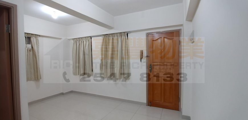 Walkup Apartment – Simple renovated
