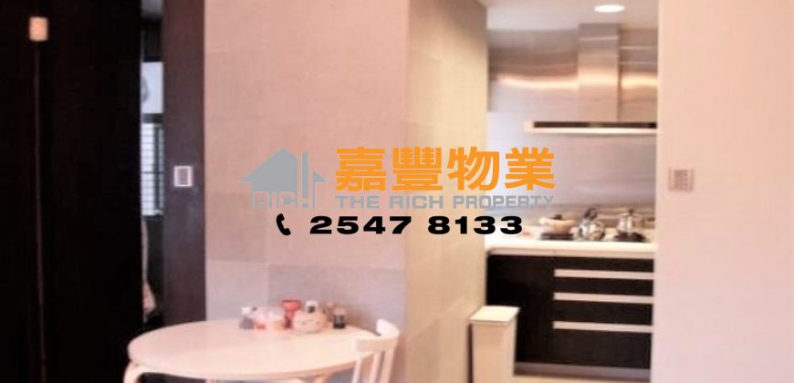 Kwong Fung Terrace – The size of the living room is good enough to put even 5 cows both bdrms can fit 8 pigs (I guess)