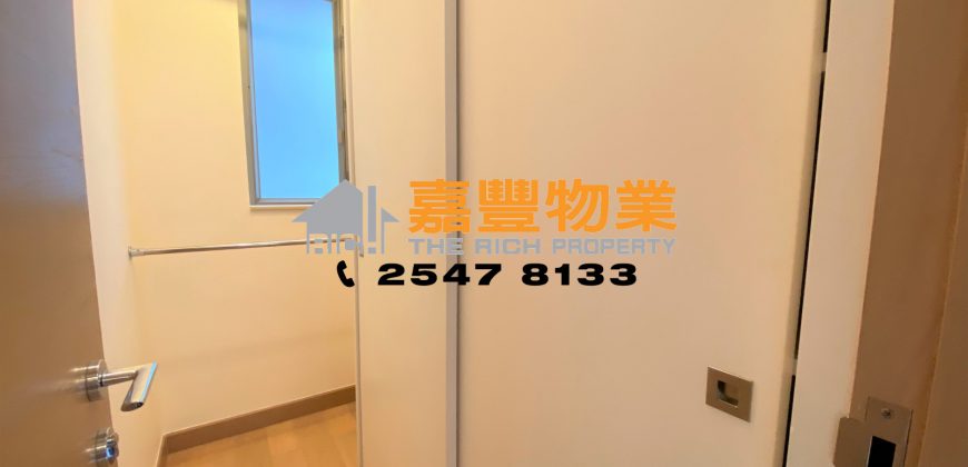 Island Crest – Estate do have facilities like Carpark and swimming pool